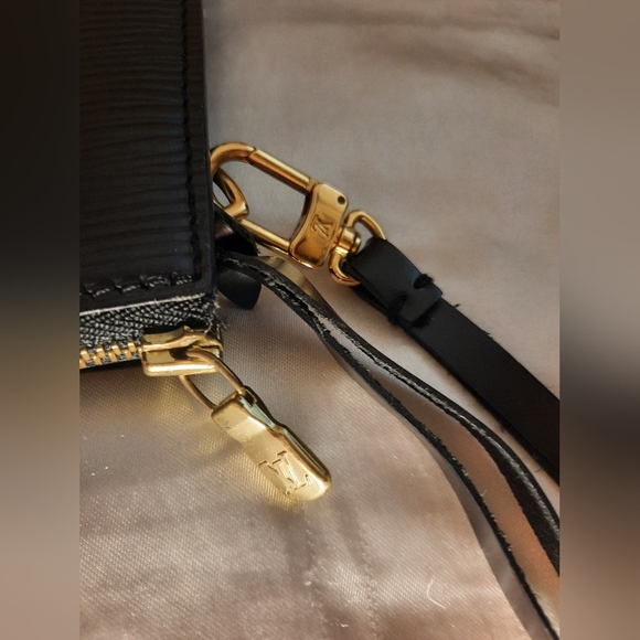 LOUIS VUITTON Epi Leather Pochette Accessoires Black - Picture 10 of 16